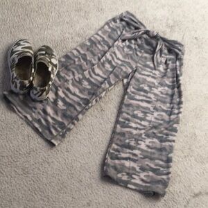 XERSION/ GREEN CAMO WIDE LEG GOUCHOS